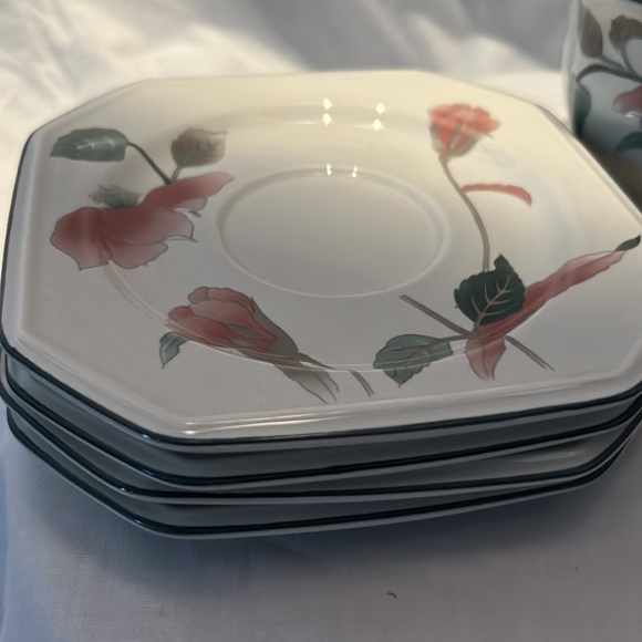 Vintage Mikasa “Silk Flowers” Footed Teacup and Saucer Set , Set of 4 - Picture 8 of 10